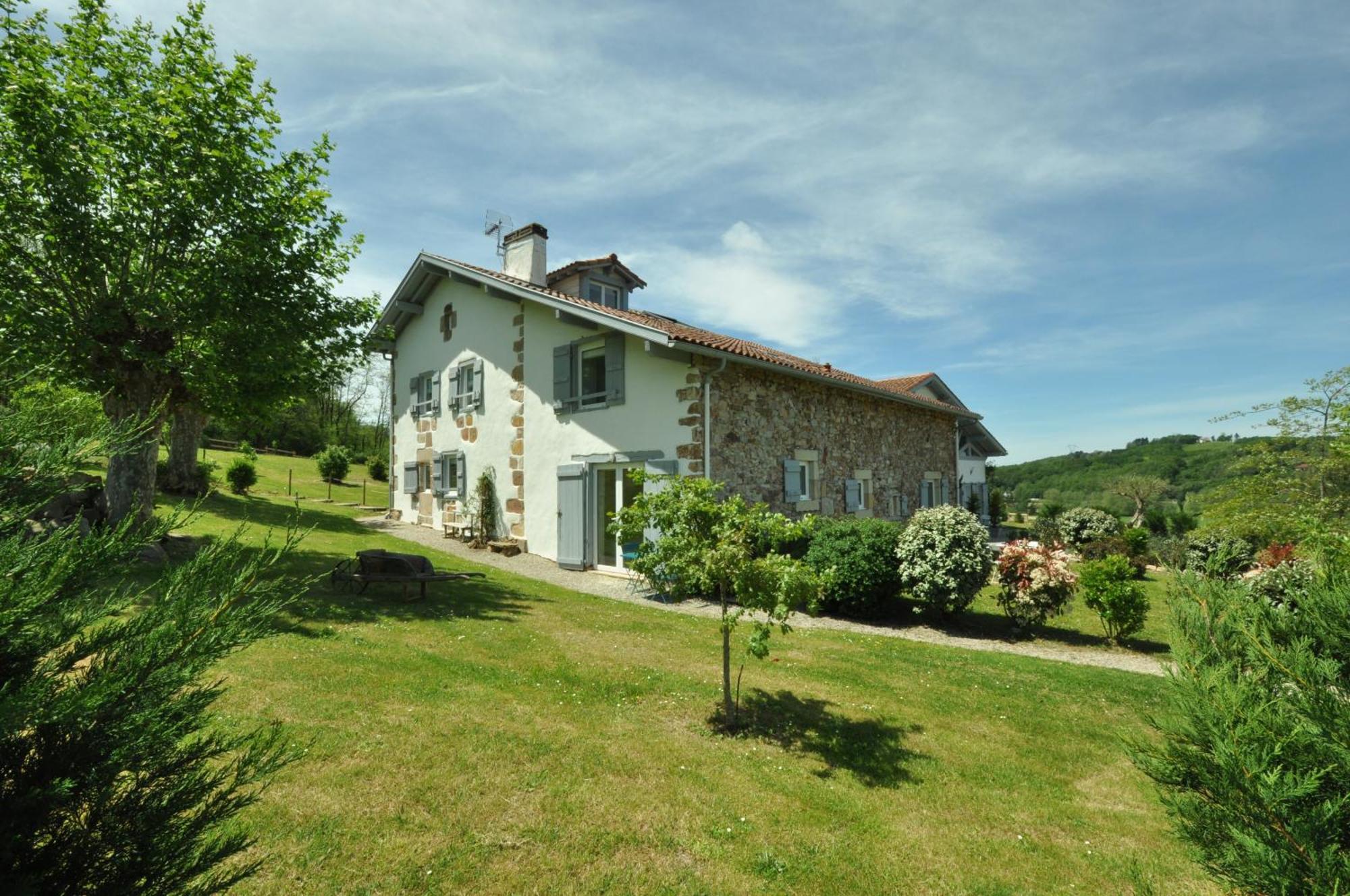 Ferme Elhorga Bed & Breakfast Saint-Pee-sur-Nivelle Exterior photo