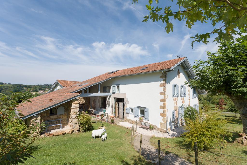 Ferme Elhorga Bed & Breakfast Saint-Pee-sur-Nivelle Exterior photo